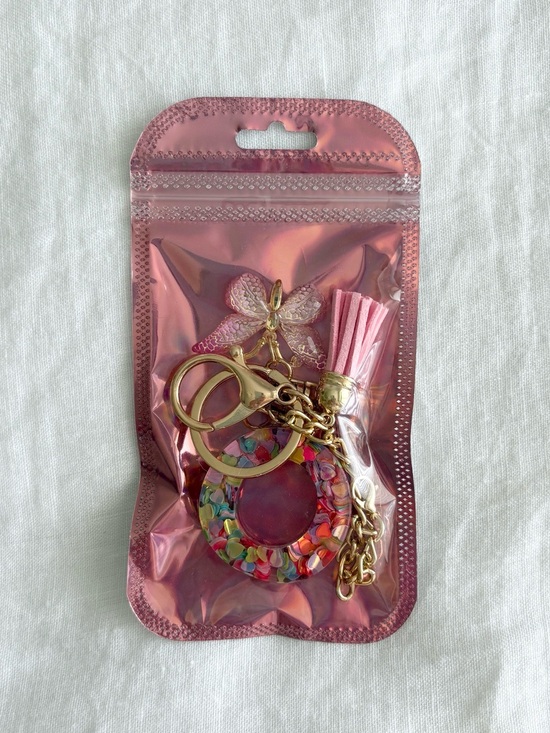 Amazon Accessories - NWT O Initial Keychain